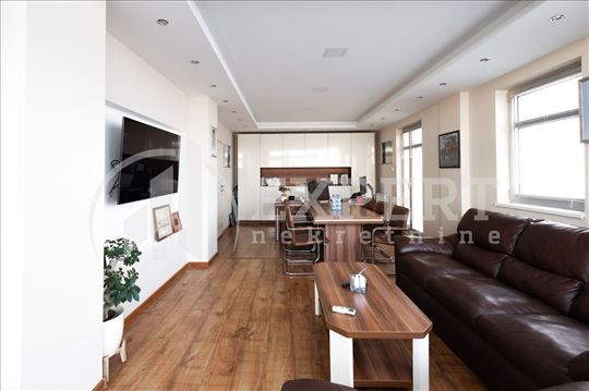 Izdaje se poslovni prostor u stogom centru grada 1