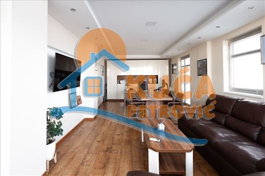 Izdaje se poslovni prostor u stogom centru grada 1