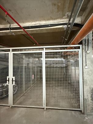 Izdajem garazu u bloku 63, iza Sun City