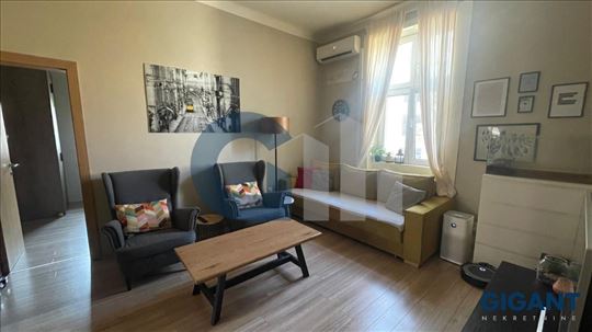 Kod Hrama, 61m2, I, eg, salonac