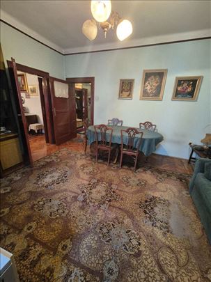 Molerova,Krunska,raskosan salonac,odlicna zgrada.