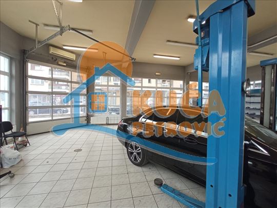 Izdaje se poslovni prostor 156m2, open space, u ši