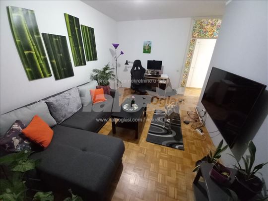 Bez provizije. Odlican, svetao, adaptibilan