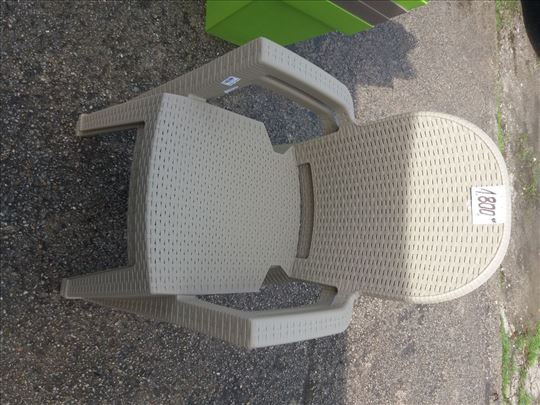 Extra jake plasticne stolice od ratana Avala i Ema