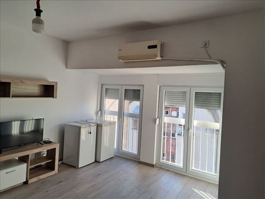 Padinska skela kod DZ-26m2 garsonjera -uknjižena