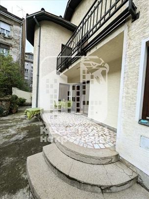 Poslovni prostor u srcu Zemuna + plac 1 ar ID#1152