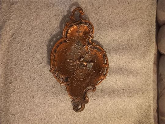 Stara posuda (činija) sa anđelima