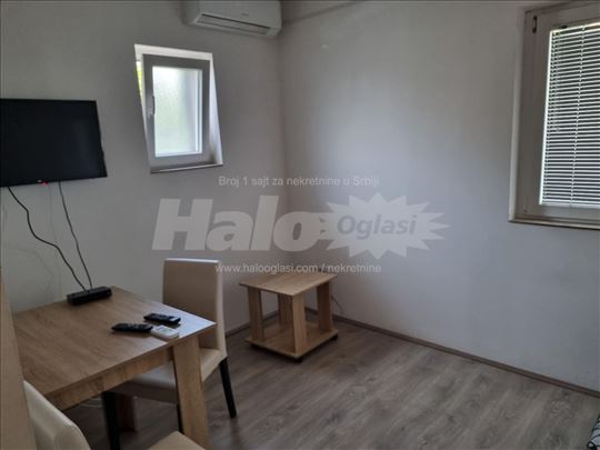 Borca-centar lep namesten stan, aut 95,96,85