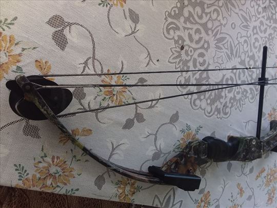 Prodajem kompaund luk USA