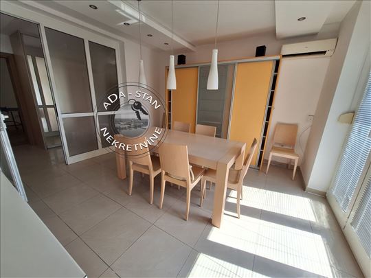 Renovirana kuća u gornjem delu Banovog brda