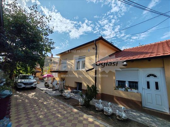 Luksuzno opremljene kuće na prodaju u Ćupriji