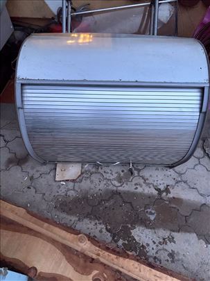 Police i gondole za prodavnicu