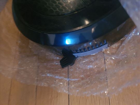 Potpuno nov robot usisivač
