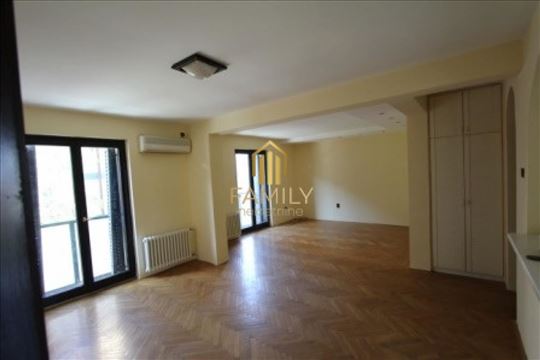 Prodaje se četvoroiposoban stan na Podbari ,96m2