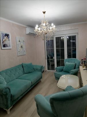Stan sa dvoristem i garazom, 42m2