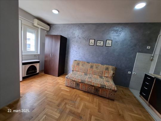 Izdavanje-namestena garsonjera