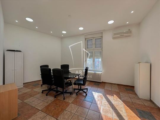 Poslovni prostor , mereno 130m2 ID#69171