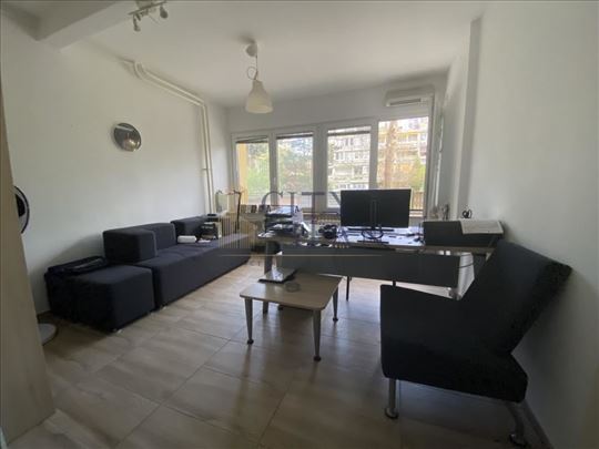 Stan sa baštom 50m2+30m2, retko u ponudi, Nehruova
