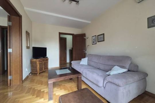 Izdajemo namešten dvosoban stan na Dorćolu, 66m2