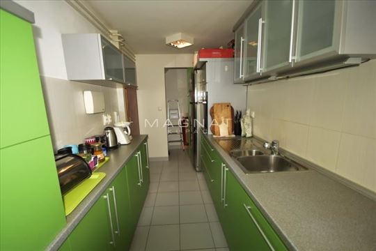 Uknjižen stan - Skojevsko naselje, Luke Vojvodića