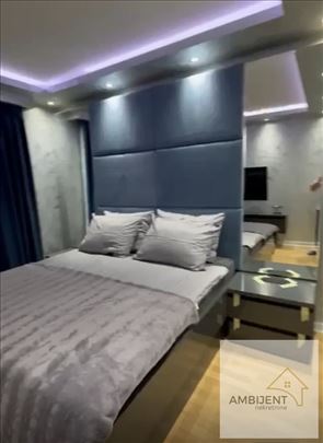 Penthouse u centru Stare Pazove sa 2 garažna mesta