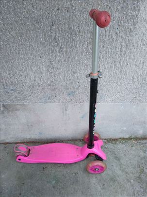 Trotinet Scooter II sa cetiri tocka – dva napred i