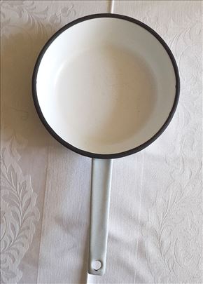 Tiganj emajlirani 24 cm