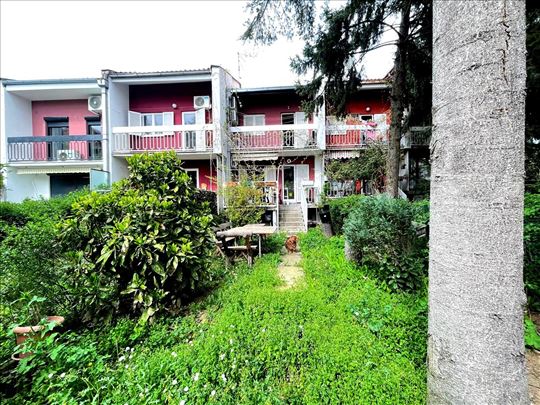 Četvoroetažni stan sa baštom i garažom , Bele vode