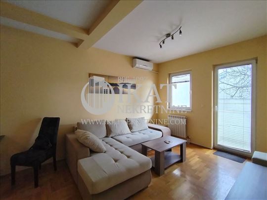 Cvetkova pijaca, Živka Davidovića 50m2 sa terasom