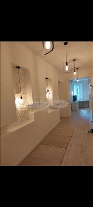 Lux salonac kod Hrama Svetog Sava