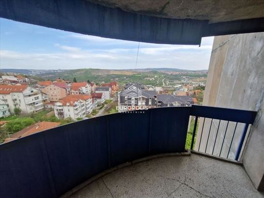 Odličan stan, za renoviranje, Petlovo brdo ID#7427