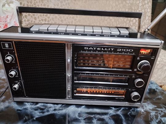 GRUNDIG radio SATELLIT 2100
