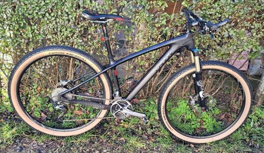 Radon black sin carbon 29",full xtr,fox,dt swiss