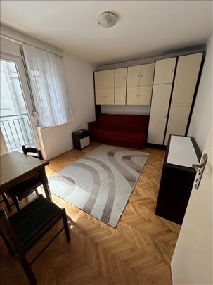 Izdavanje, Studentski trg 20m2 1.0