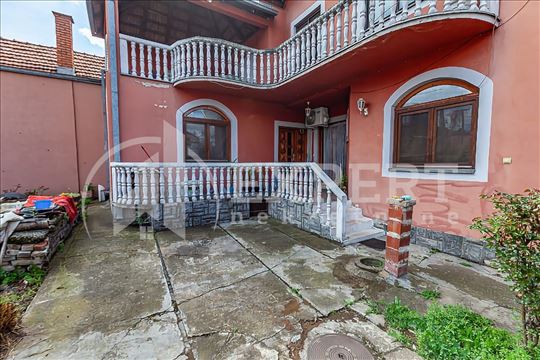 Odlična porodična kuća, 200 m2