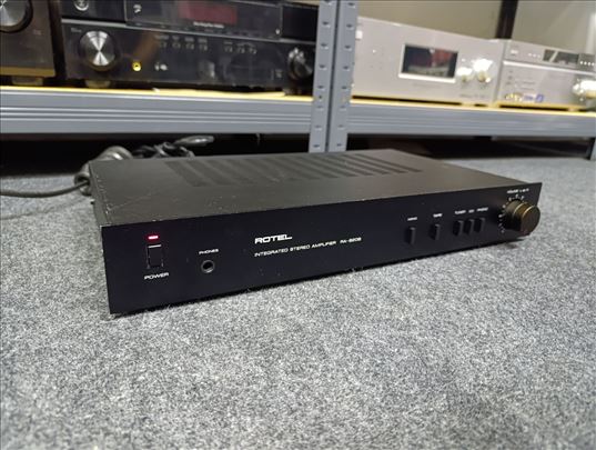 Rotel RA 820 B