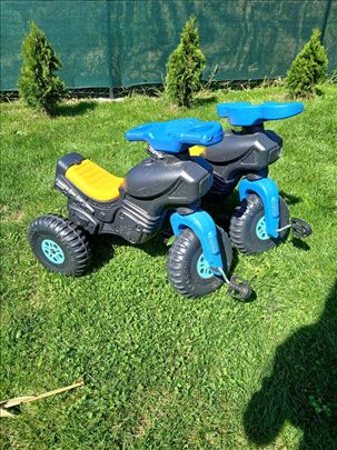 2 motora na pedale
