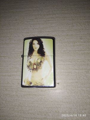 ZIPPO upaljac Mallika Sherawat