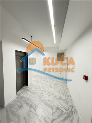 Izdaje se poslovni prostor kod parka Čair, 60m2