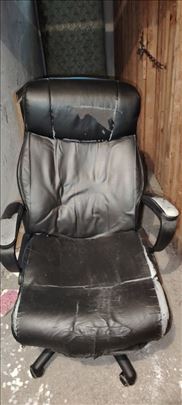 Stolica kancelarijska ostecena