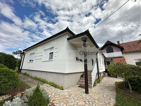Prelepo imanje sa 2 kuće na 30min od Beograda