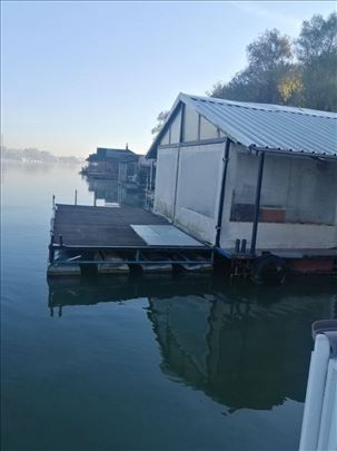 Splav na prodaju (bez mesta, samo kućica) 