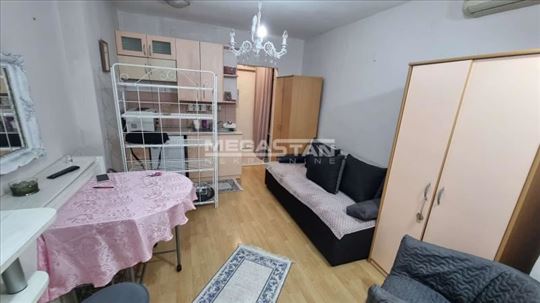 Namešten stan u blizini više fakulteta