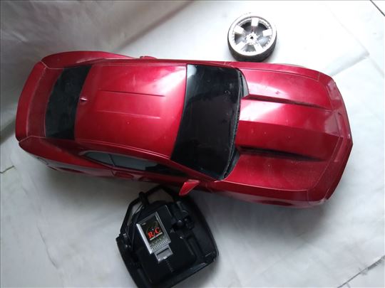 Na daljinski Camaro razmera 1:14 (34 cm) sa daljin