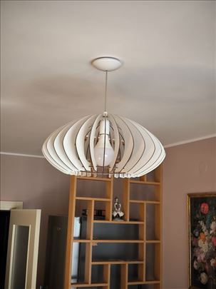 Na prodaju lusteri 