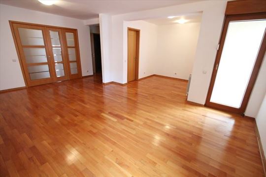 Top lokacija, stan sa garažom kod Hrama, ID 8938
