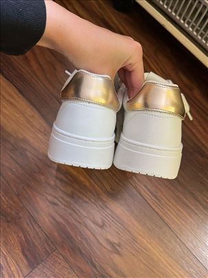 Guess Marciano br. 40 (Skoro nove)