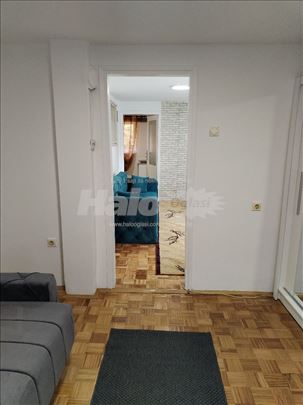 Kanarevo brdo, kod Maxi-a, centar