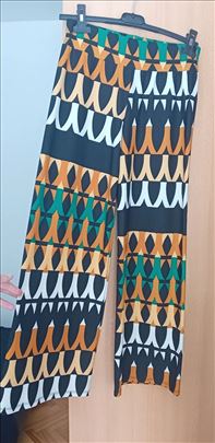 Pantalone sa sirim nogavicama 