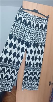 Pantalone sa sirim nogavicama